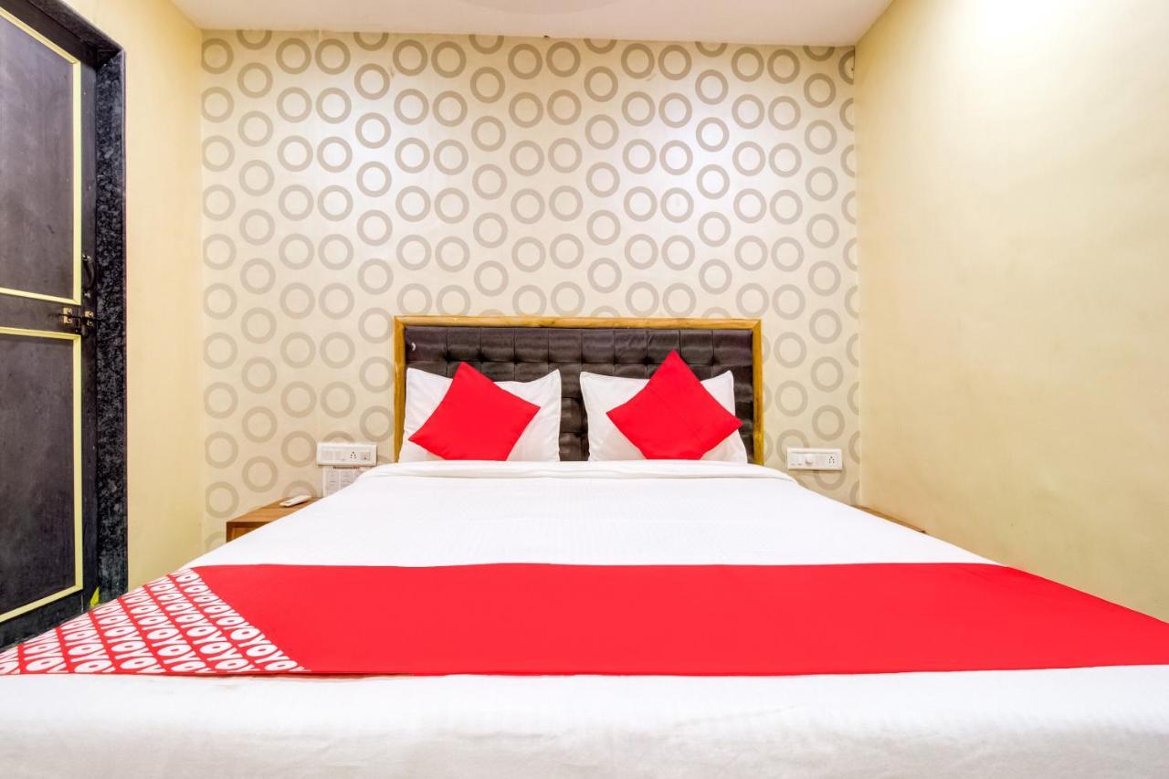 Oyo 81625 Hotel Radhika Manmad Εξωτερικό φωτογραφία