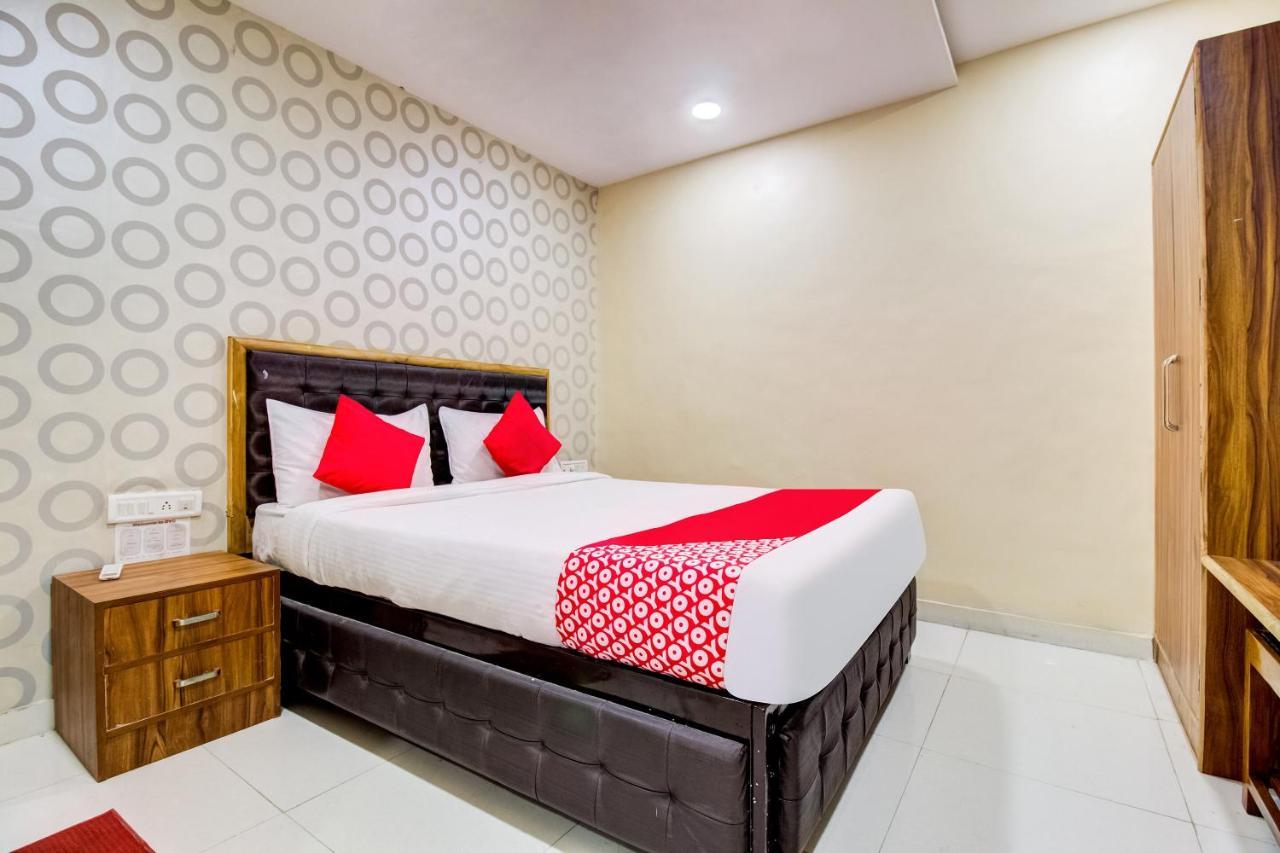 Oyo 81625 Hotel Radhika Manmad Εξωτερικό φωτογραφία