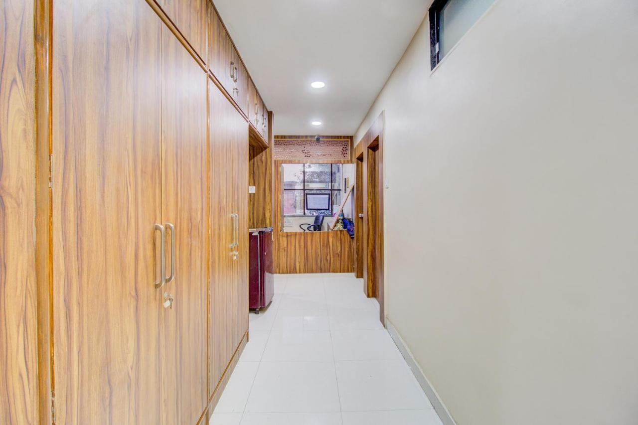 Oyo 81625 Hotel Radhika Manmad Εξωτερικό φωτογραφία