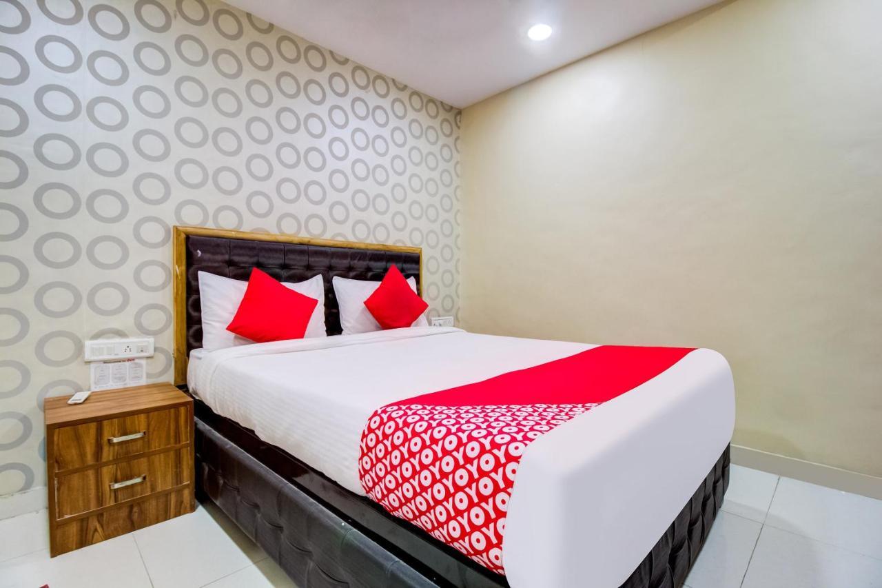 Oyo 81625 Hotel Radhika Manmad Εξωτερικό φωτογραφία