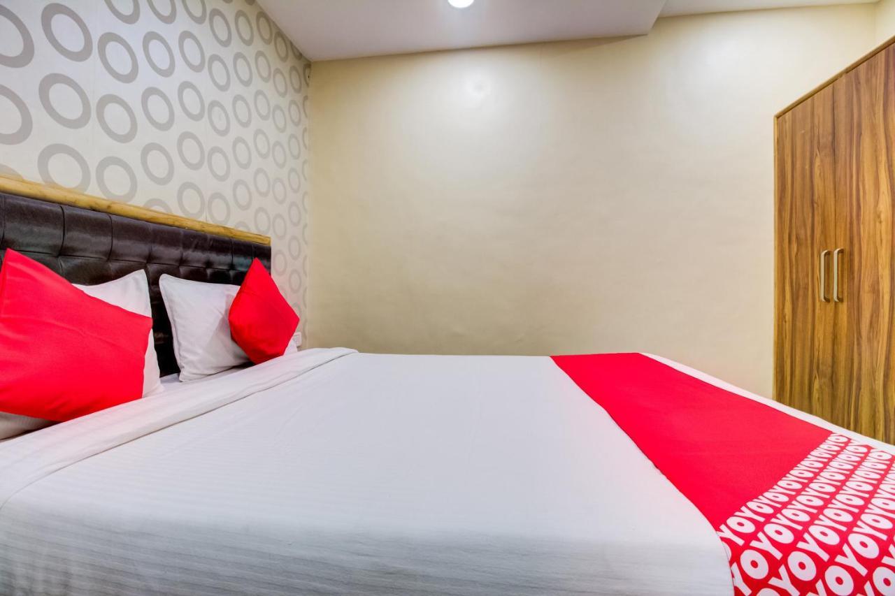 Oyo 81625 Hotel Radhika Manmad Εξωτερικό φωτογραφία